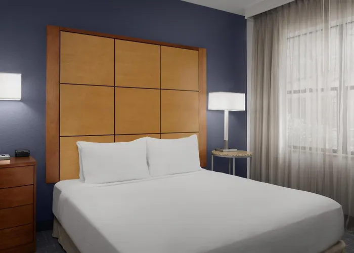 North Happy Valley Hotel 3*