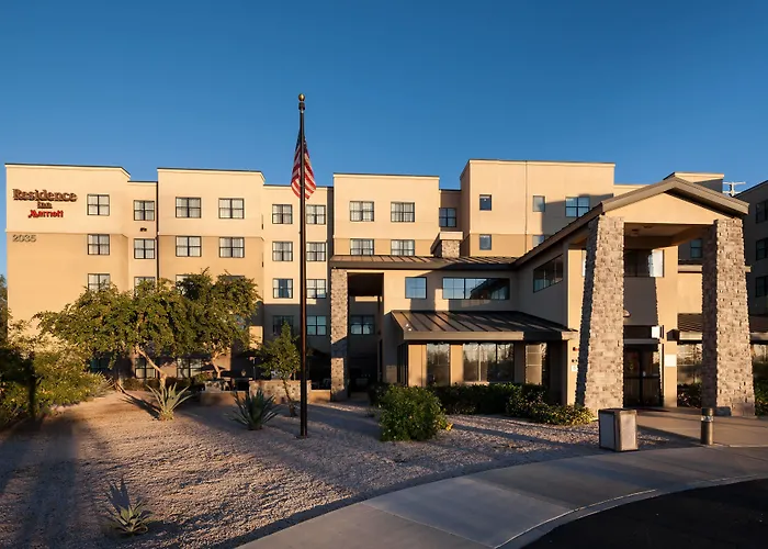 Hotel North Happy Valley 3*