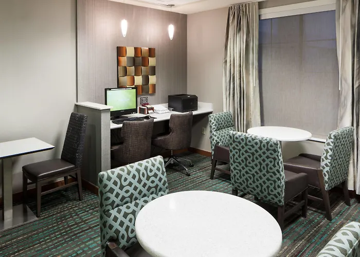 Hotel North Happy Valley 3*