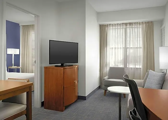 North Happy Valley Hotel 3*