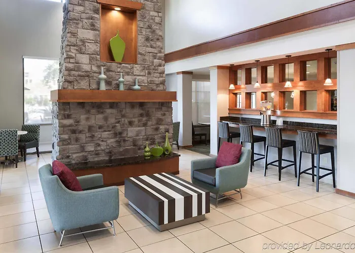 Hotel North Happy Valley 3*